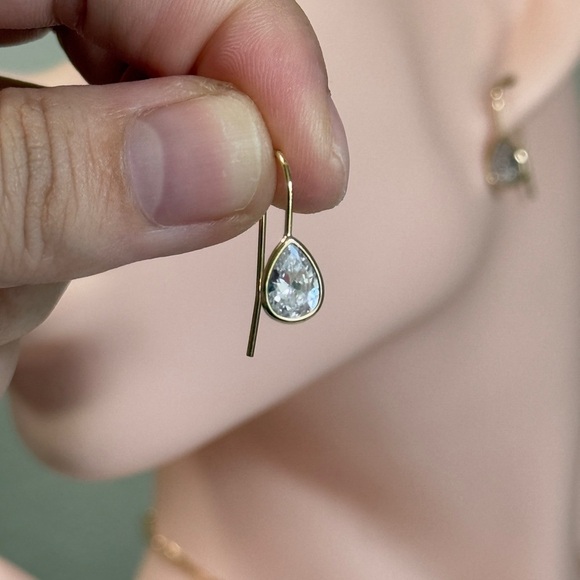 ⚜️Minimalist Gold Teardrop Earrings With Cubic Zirconia 💎 - Picture 9 of 10